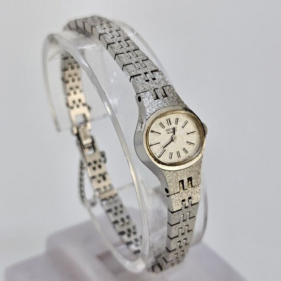 VTG Seiko Women\'s‎ Watch 18MM Gray Dial Gray Bracelet 6.5\
